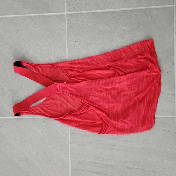 Workout top - Picture 2 of 5